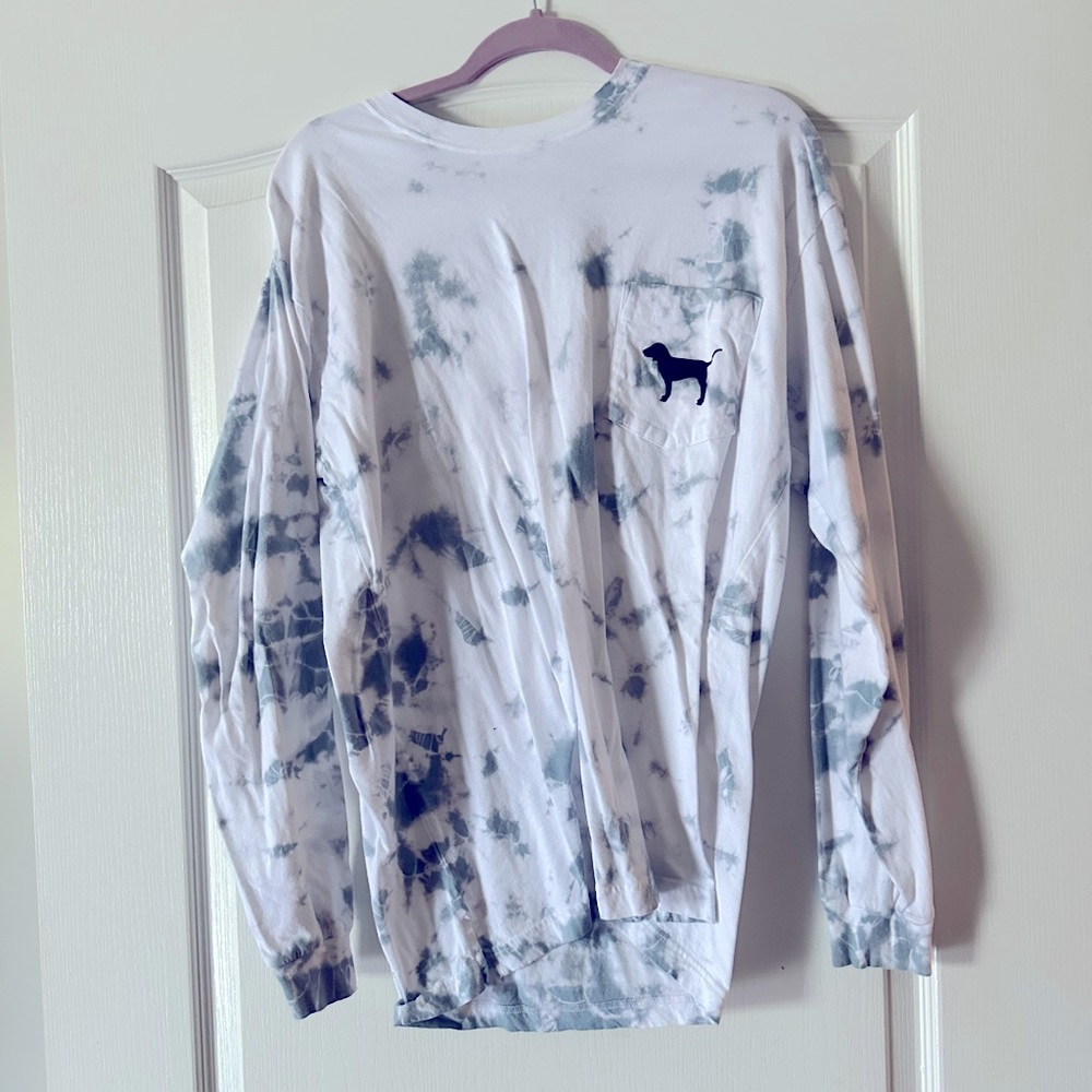 Tie dye VS pink T-shirt. Large